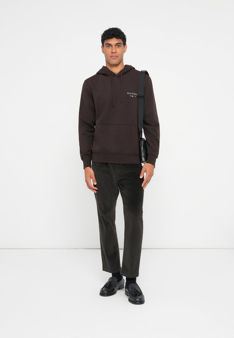 Худи Tommy Hilfiger BRAND LOVE SMALL HOODIE, Chocolate/Brown — фото 2