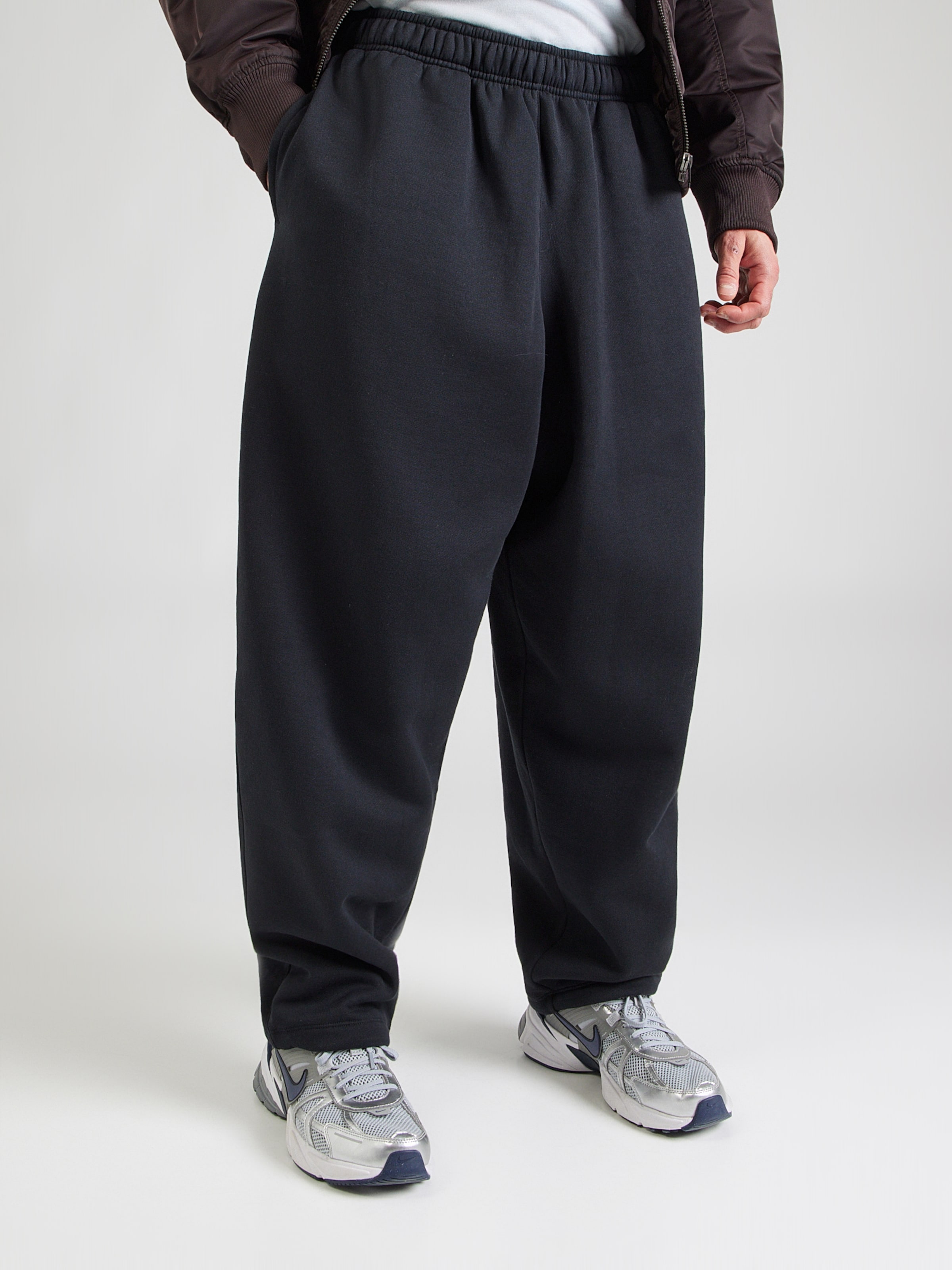 Nike Sportswear Брюки Tapered 'CLUB' в черном цвете — фото 3