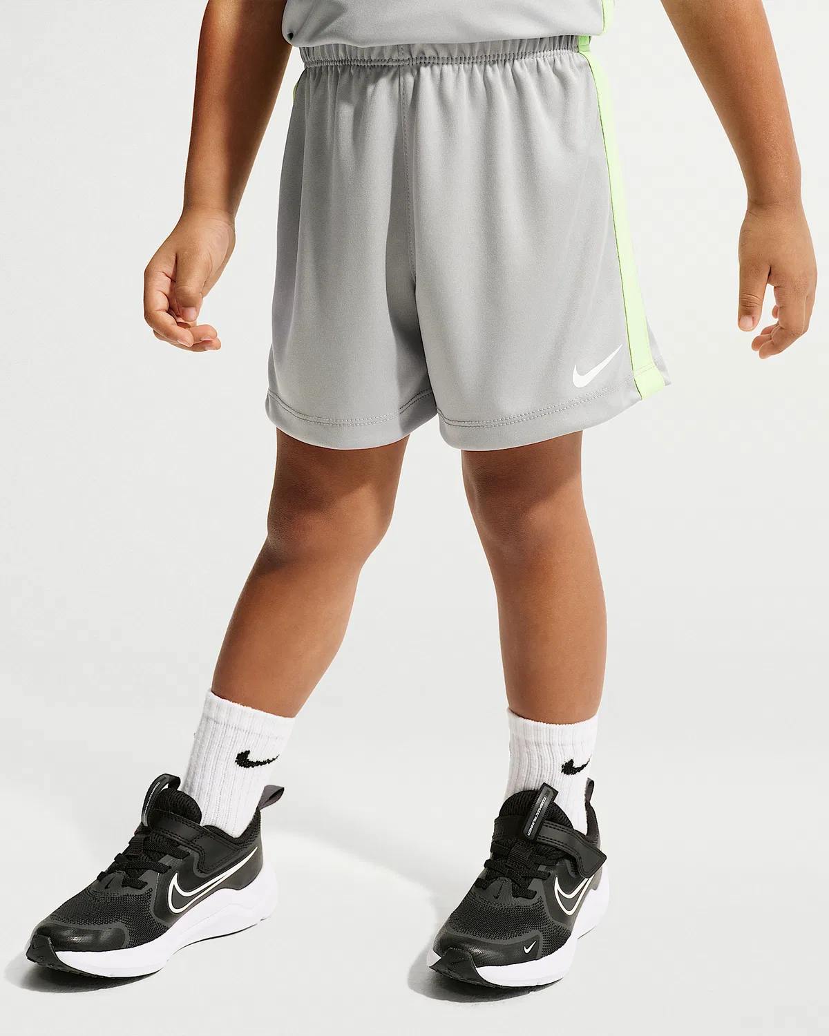Детский спортивный комплект Nike Toddler Dri-FIT из шорт и футболки, Light Smoke Grey — фото 4