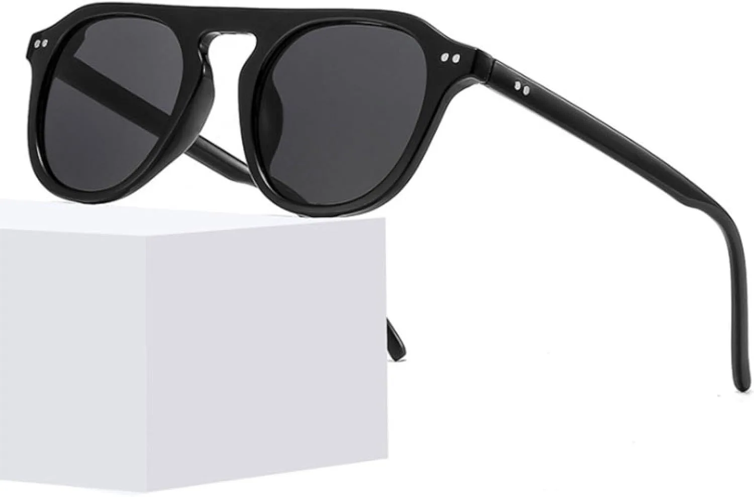 

Солнцезащитные очки с защитой от УФ-излучения UV400 для женщин и мужчин | Круглая оправа с заклепками | для занятий спортом на открытом воздухе DSVIGF, Black Grey