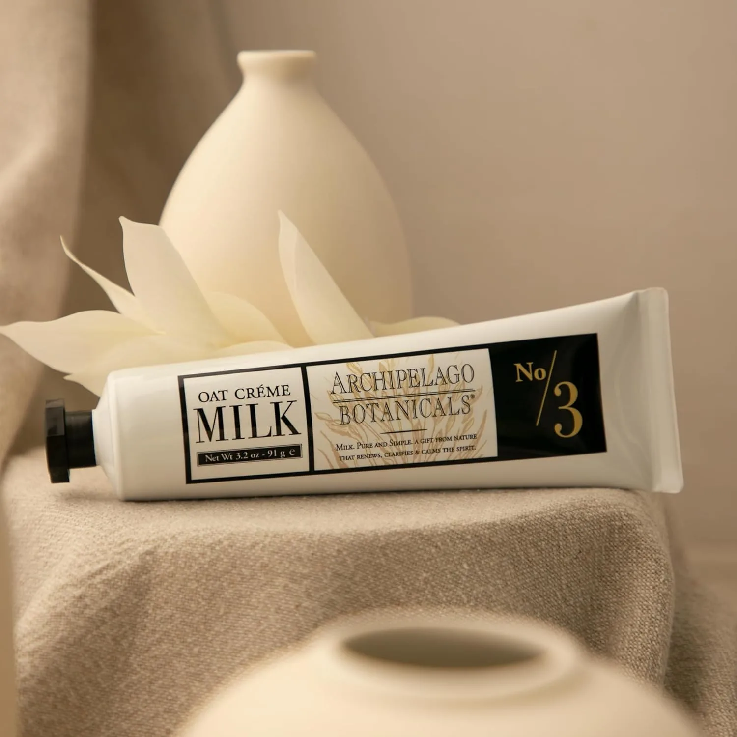 Archipelago Botanicals Oat Milk Hand Crème, насыщенный и легкий крем для рук для сухой кожи, кутикулы и огрубевших участков, с растительными экстрактами (90 г) 1 штука (1 шт.), white — фото 4
