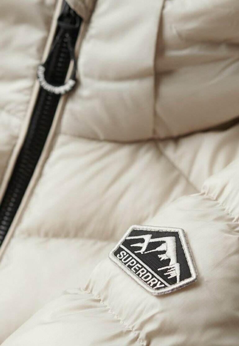 Зимняя куртка Superdry С КАПЮШОНОМ FUJI, цвет pelican beige — фото 4