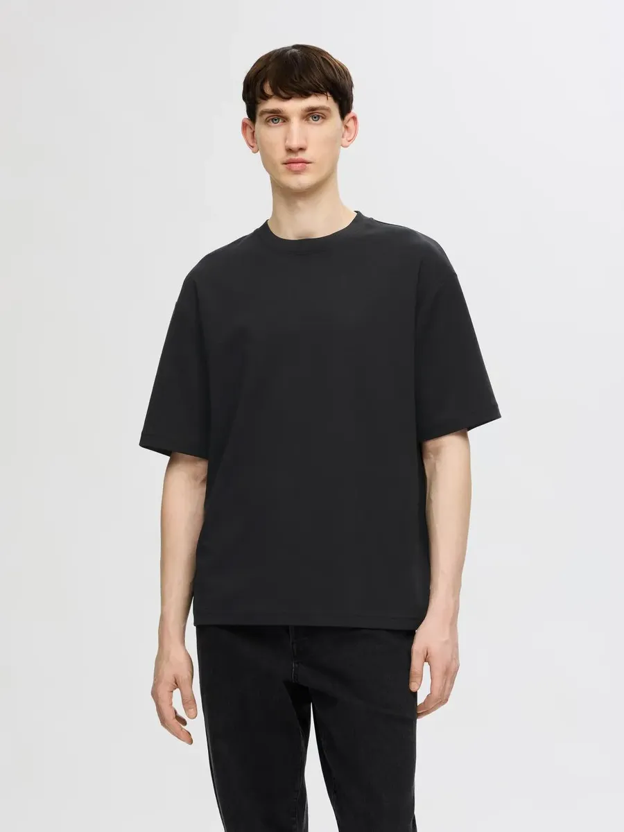 

ФУТБОЛКА SELECTED HOMME "SLHLOOSEOSCAR SS O-NECK TEE NOOS", черный