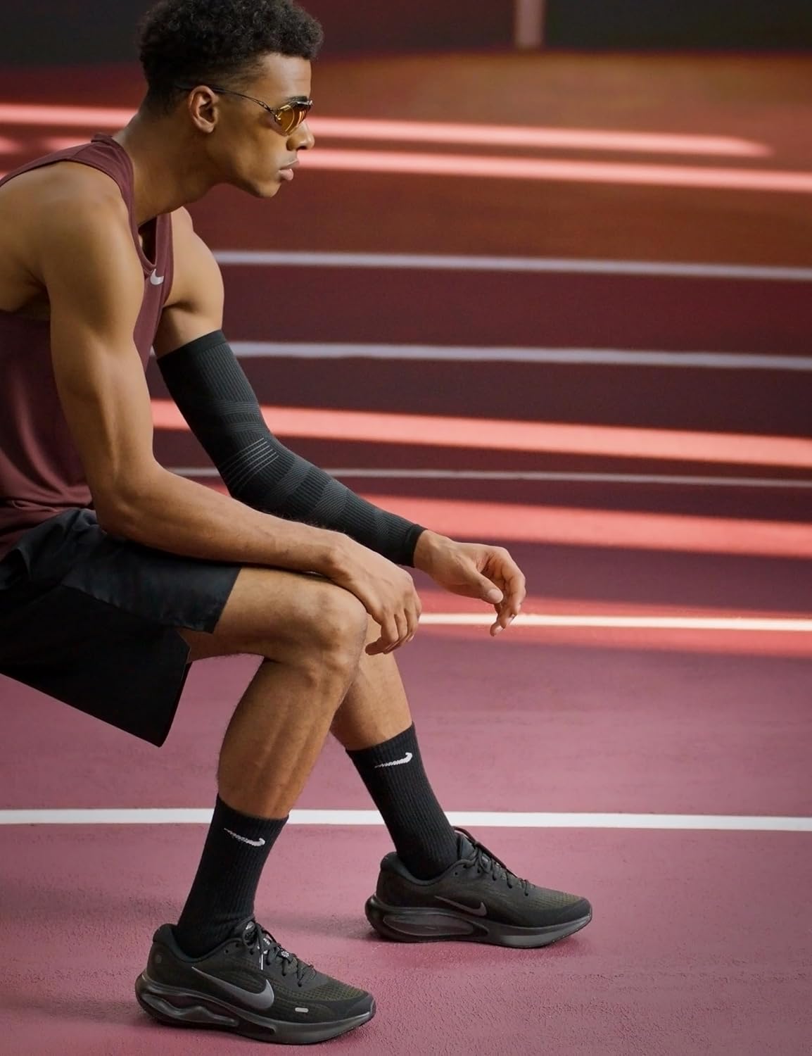 Мужские беговые кроссовки Nike Journey Run для шоссе, черный/серый — фото 2