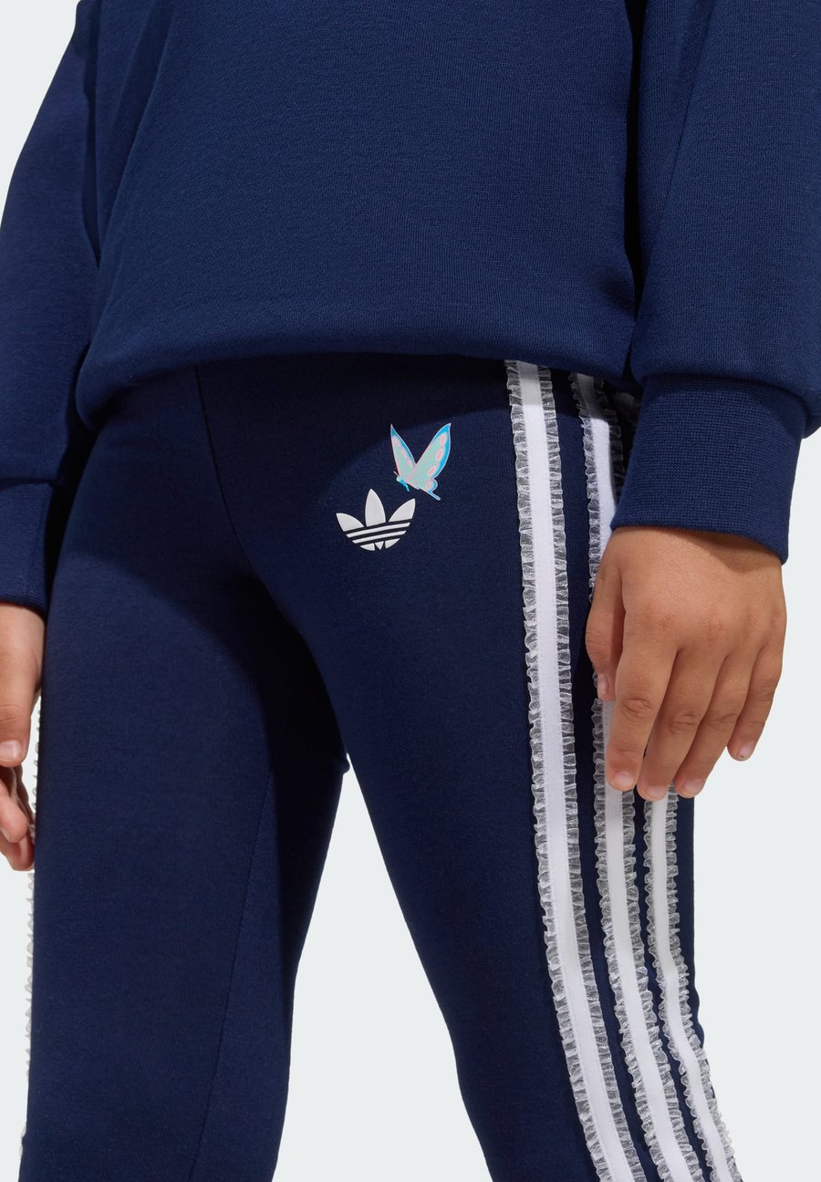 Толстовка Adidas Originals DISNEY CREW FLARED SET, Night Indigo/Dark Blue — фото 4