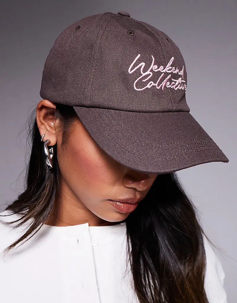 

Бейсболка Weekend Collective с вышитыми каракулями шоколадного цвета