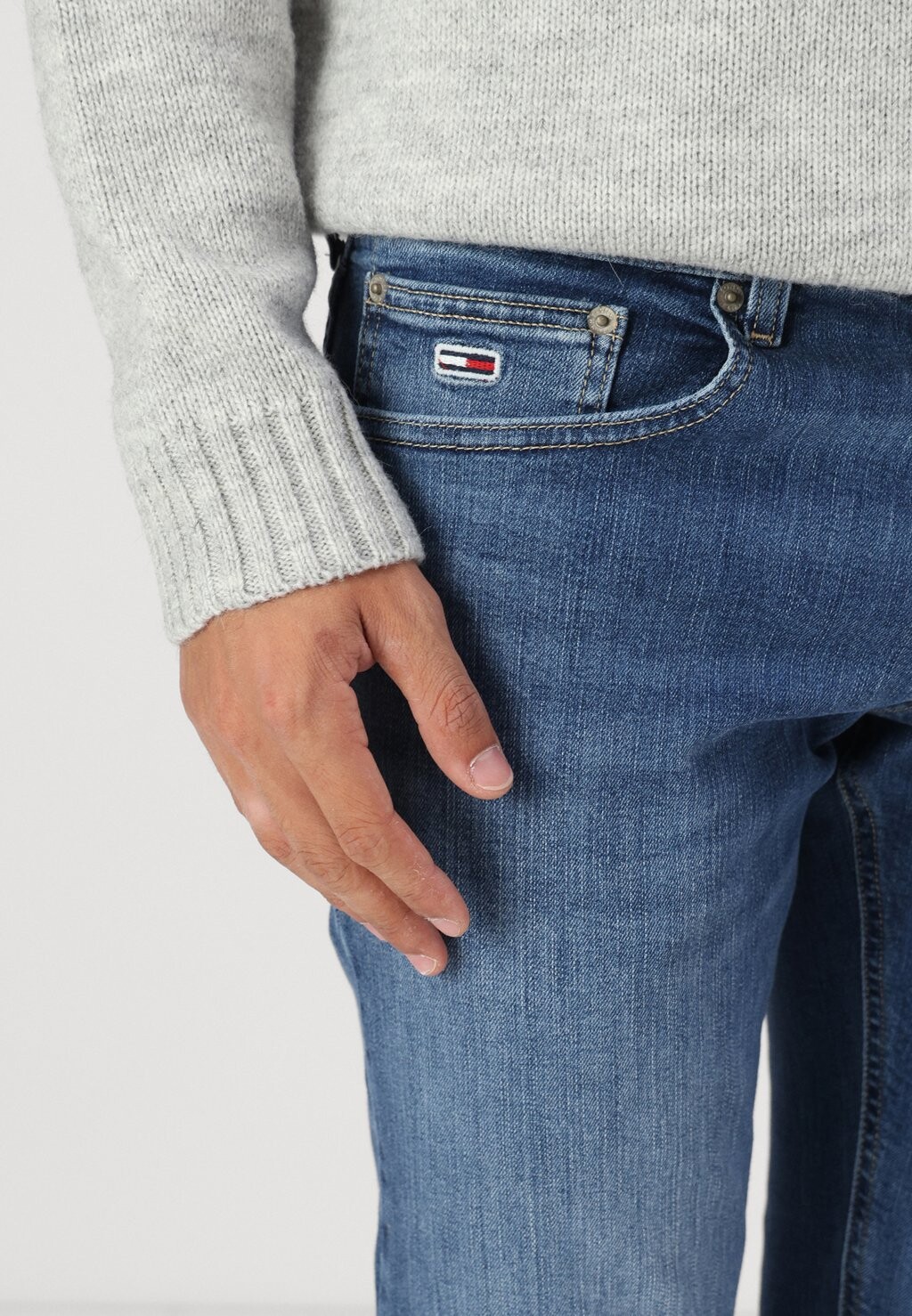 Джинсы облегающего кроя SCANTON  Tommy Jeans, синий деним — фото 4