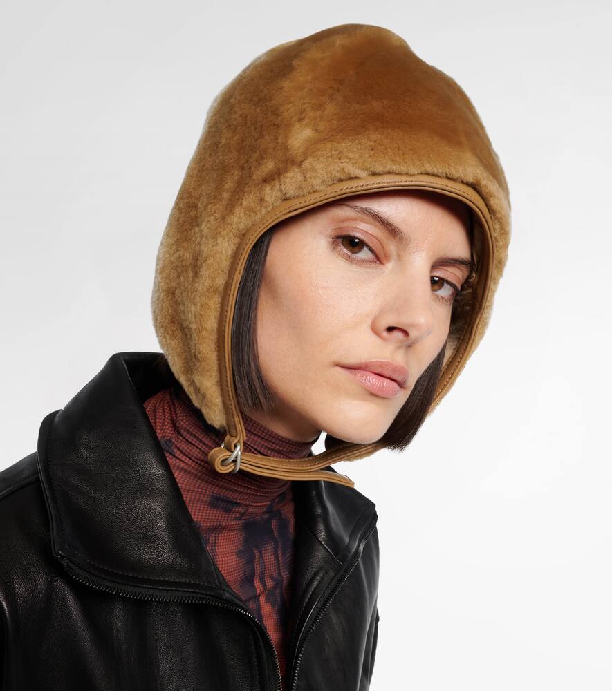 Бельмер шапка из овчины с кожаными вставками Acne Studios, Ginger Brown — фото 2