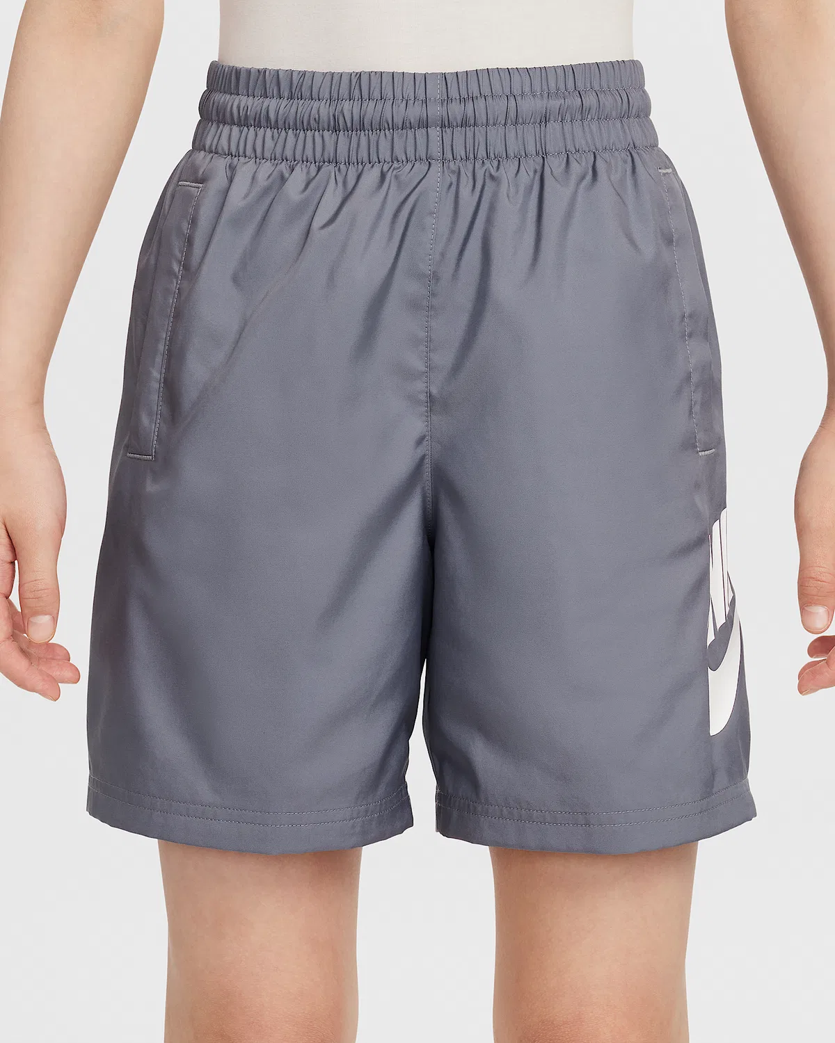 Детские шорты Nike Sportswear Club 6" Woven, Smoke Grey/White — фото 3