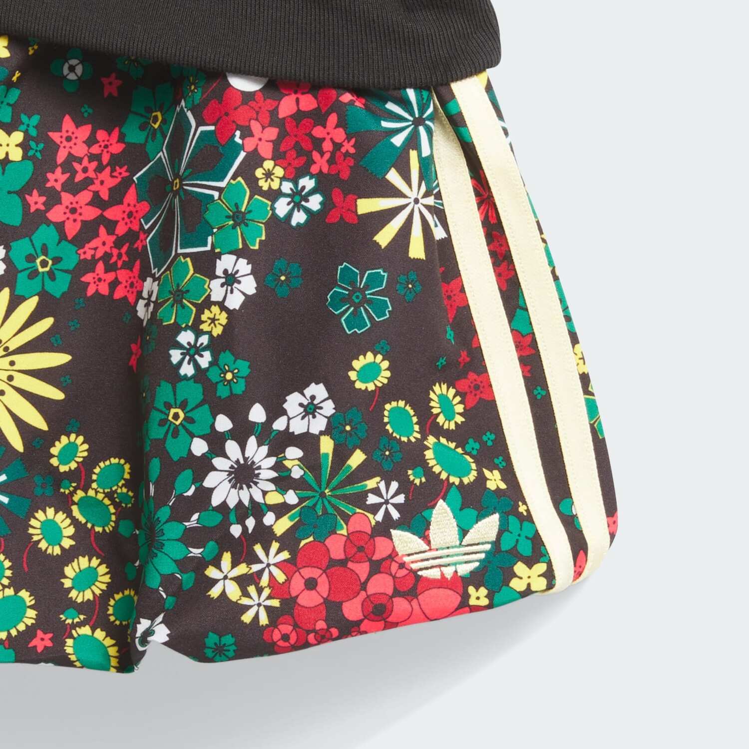 Платье 'Adidas Originals x Liberty London' в черном цвете — фото 3