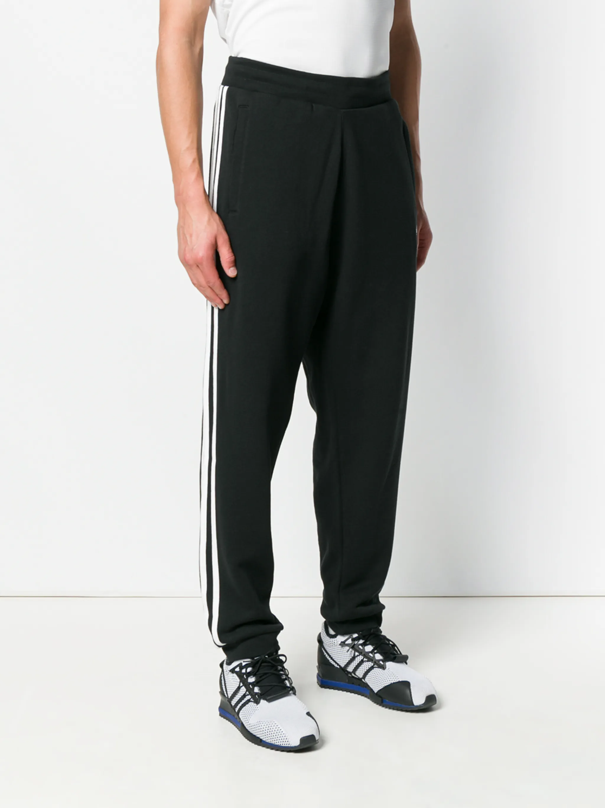Джоггеры с тремя фирменными полосками Adidas, черный — фото 3