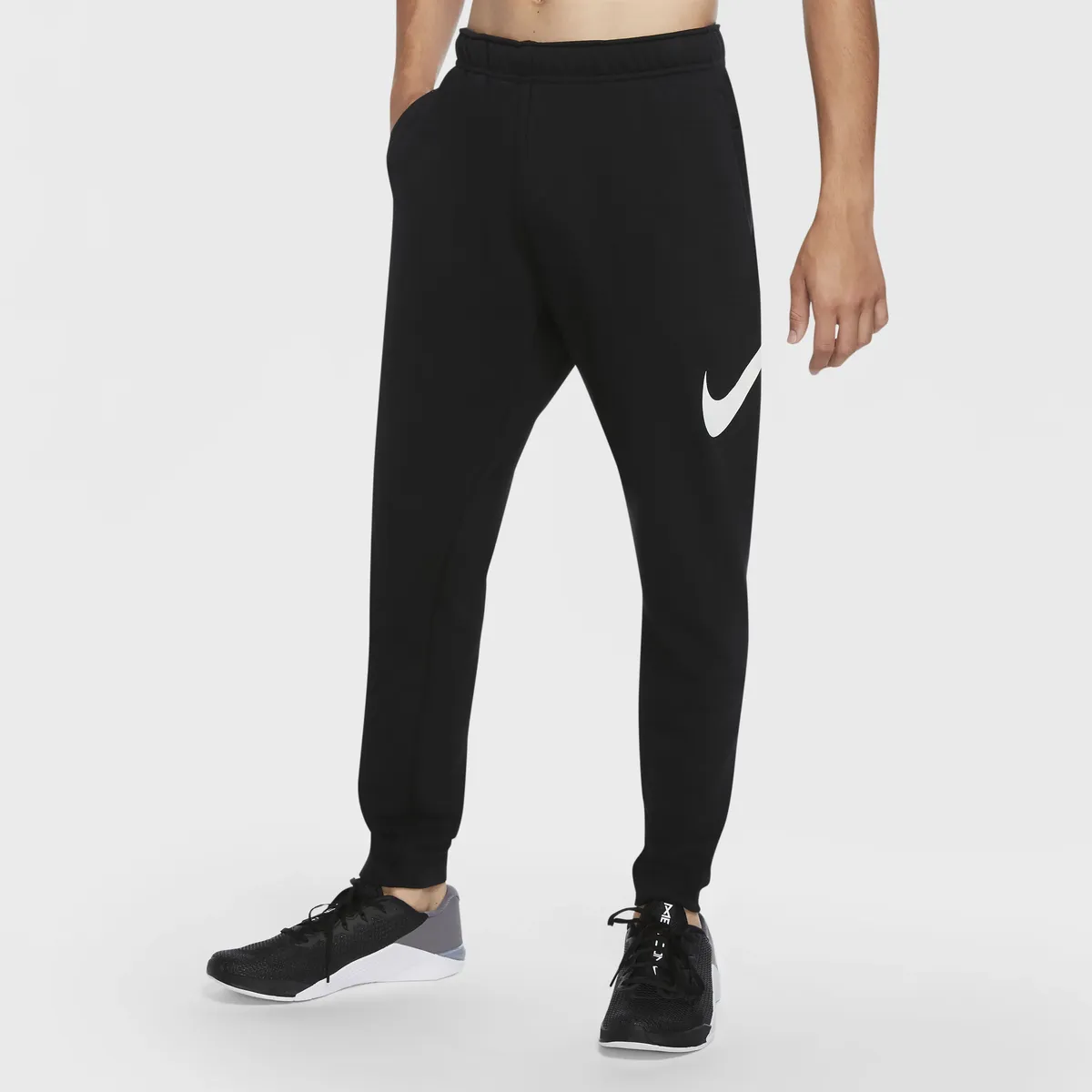 

Тренировочные брюки Nike "Dri-FIT Men's Tapered Training Pants", черный