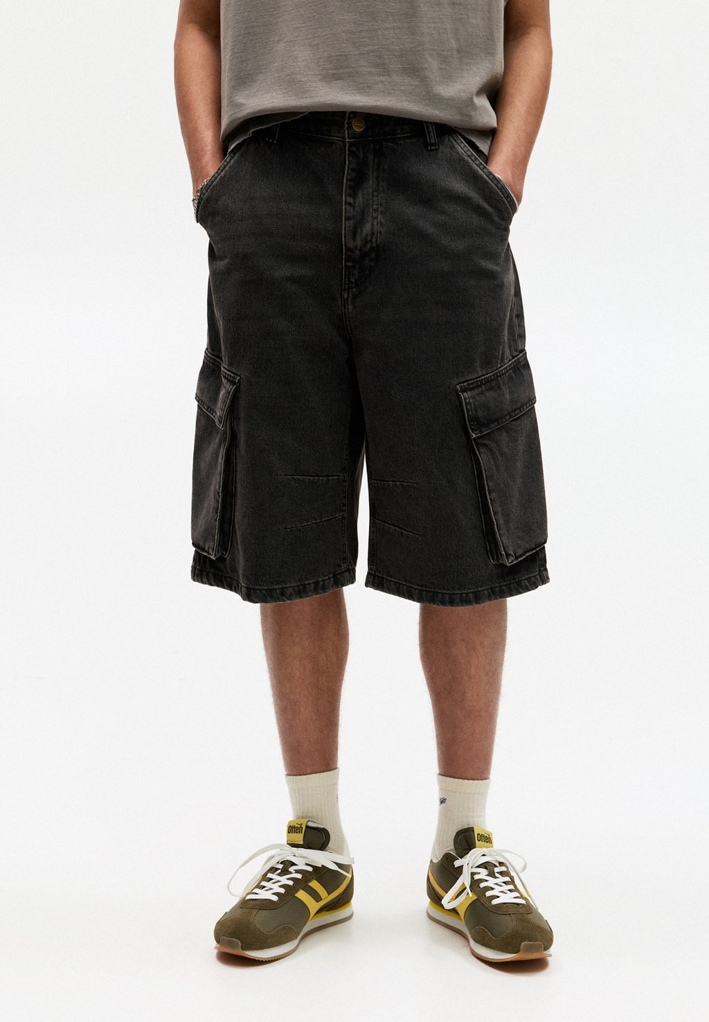 

Джинсовые шорты SKATER - BERMUDA PULL&BEAR, темно-серый