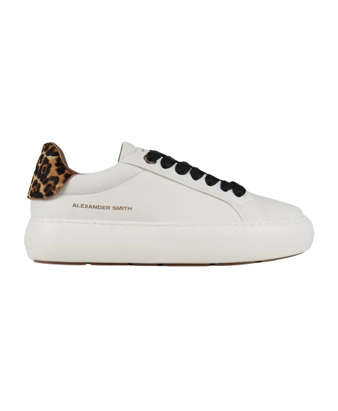 

Платье Soho Donna из гладкой белой кожи и туфли на каблуке из пятнистого конского волоса. Alexander Smith, белый