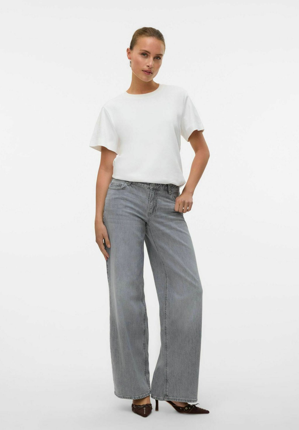 

Джинсы свободного кроя GESCHNITTEN VMFAYE TAILLE WEITER BEINSCHNITT Vero Moda, цвет Medium Grey Denim