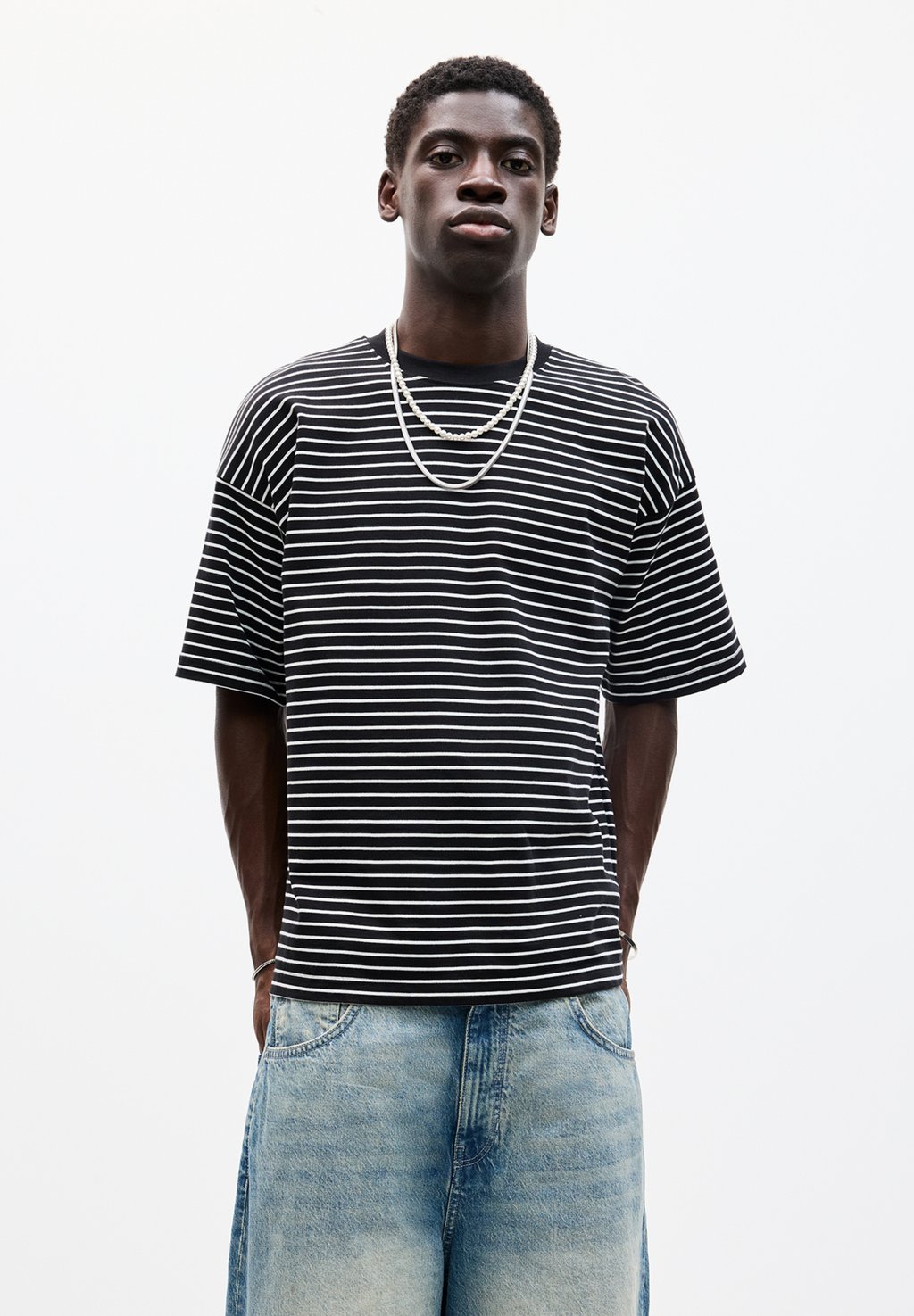 

Футболка с принтом STRIPED BOXY FIT PULL&BEAR, черный
