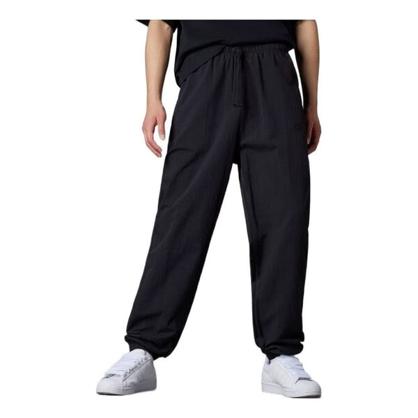 

Брюки оригинальные версии Essential тканые брюки чинос Adidas, черный
