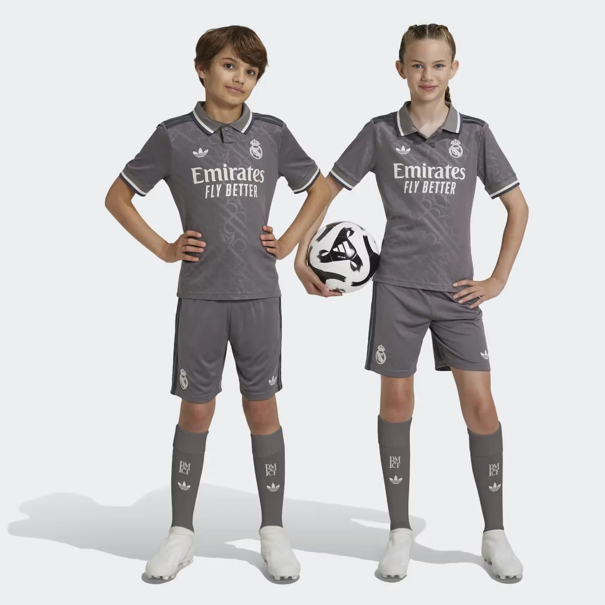

Реал Мадрид 24/25 Детский 3-й комплект формы Adidas, цвет Charcoal