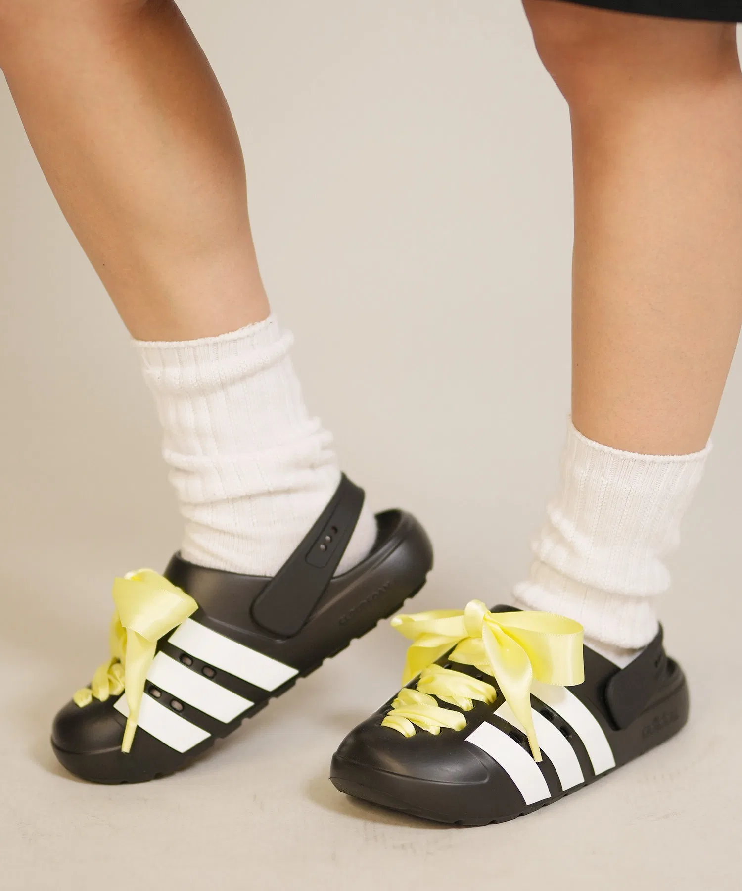 Унисекс сандалии Adidas Adilette Clog 2.0 чёрные с белым