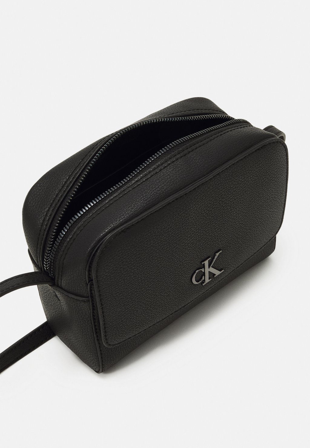 

Сумка через плечо Minimal Monogram Camera Bag Calvin Klein, черная