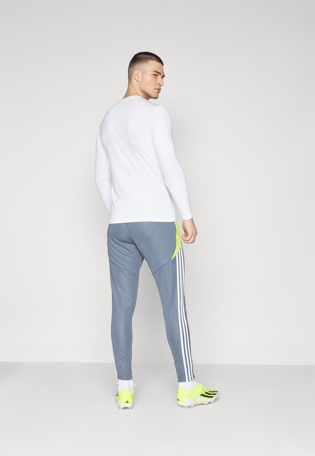 Брюки для бега TIRO TRAINING PANT REGULAR adidas Performance, цвет team onix/team semi sol yellow — фото 3