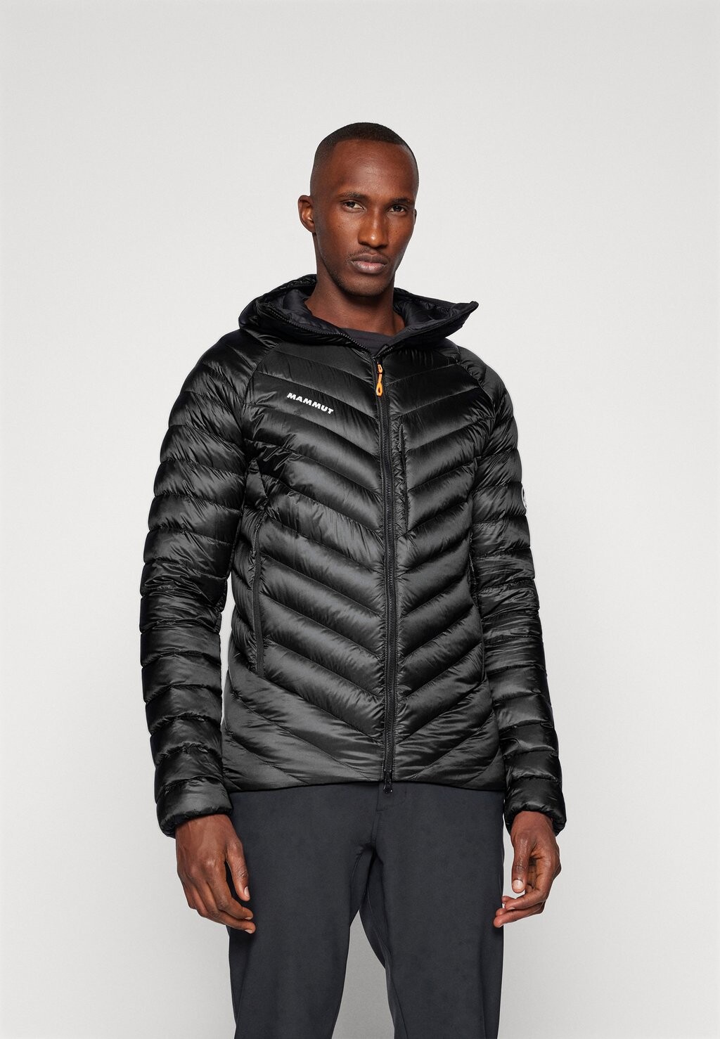 

Пуховик BROAD PEAK HOODED Mammut, черный