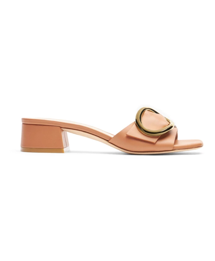 Шлепанцы ручной работы с пряжкой Stuart Weitzman, бежевый