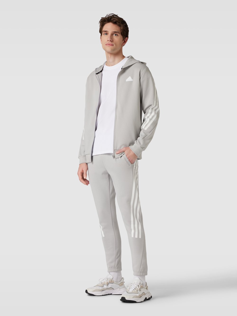 

Спортивные штаны с контрастными полосками ADIDAS SPORTSWEAR, светло-серый