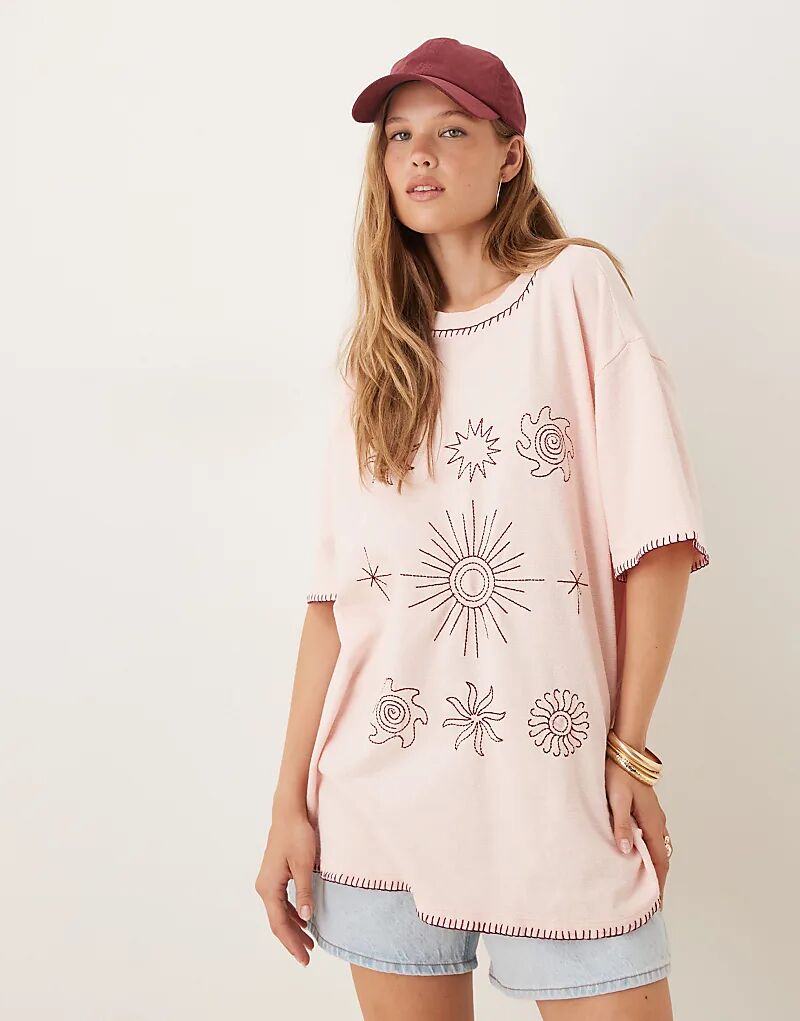 

Футболка ASOS DESIGN свободного кроя с вышитым солнцем розового цвета