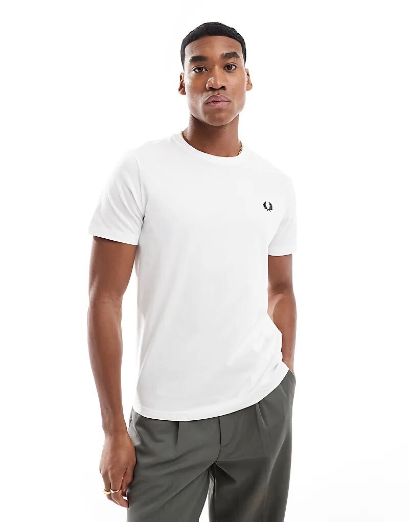 

Футболка Fred Perry белого цвета