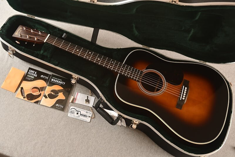 

Акустическая гитара Martin D-28 Sunburst Standard Dreadnought Guitar #2753696
