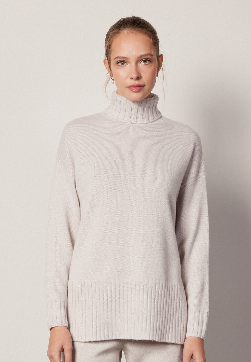 

Джемпер ULTRASOFT TURTLENECK Falconeri, молочный