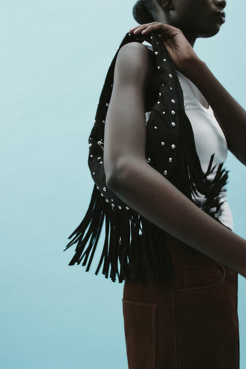 

Овальная сумка с бахромой и шипами ZARA, черный