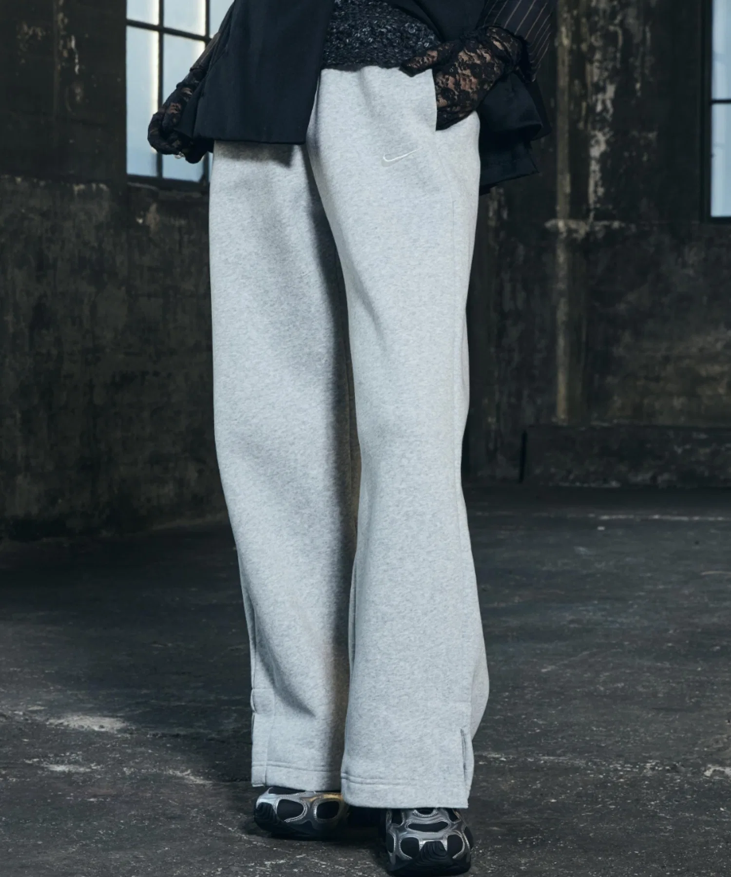 Женские брюки Nike Sportswear Phoenix Fleece с высокой талией и широкими штанинами IH1012-043 Pure Platinum