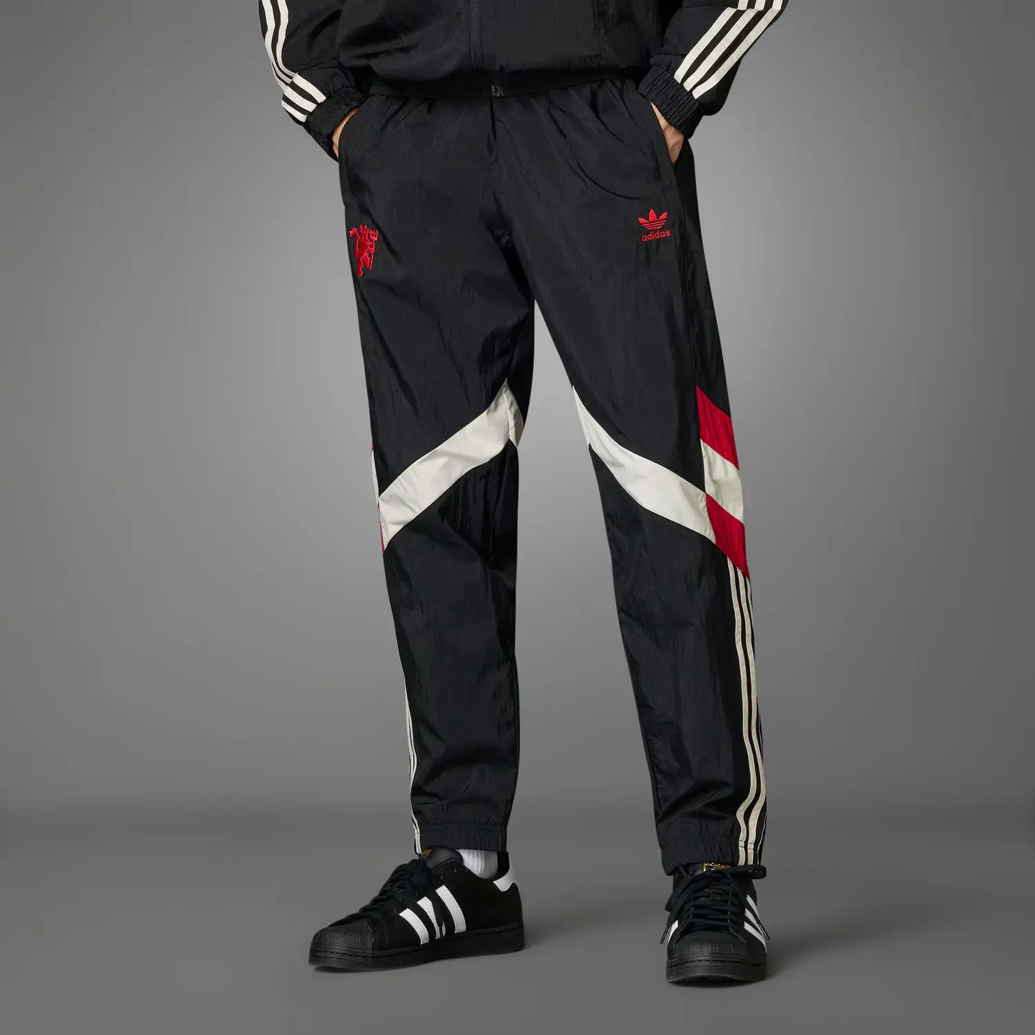 Манчестерские трикотажные спортивные штаны мужские черные Adidas Originals, черный — фото 2