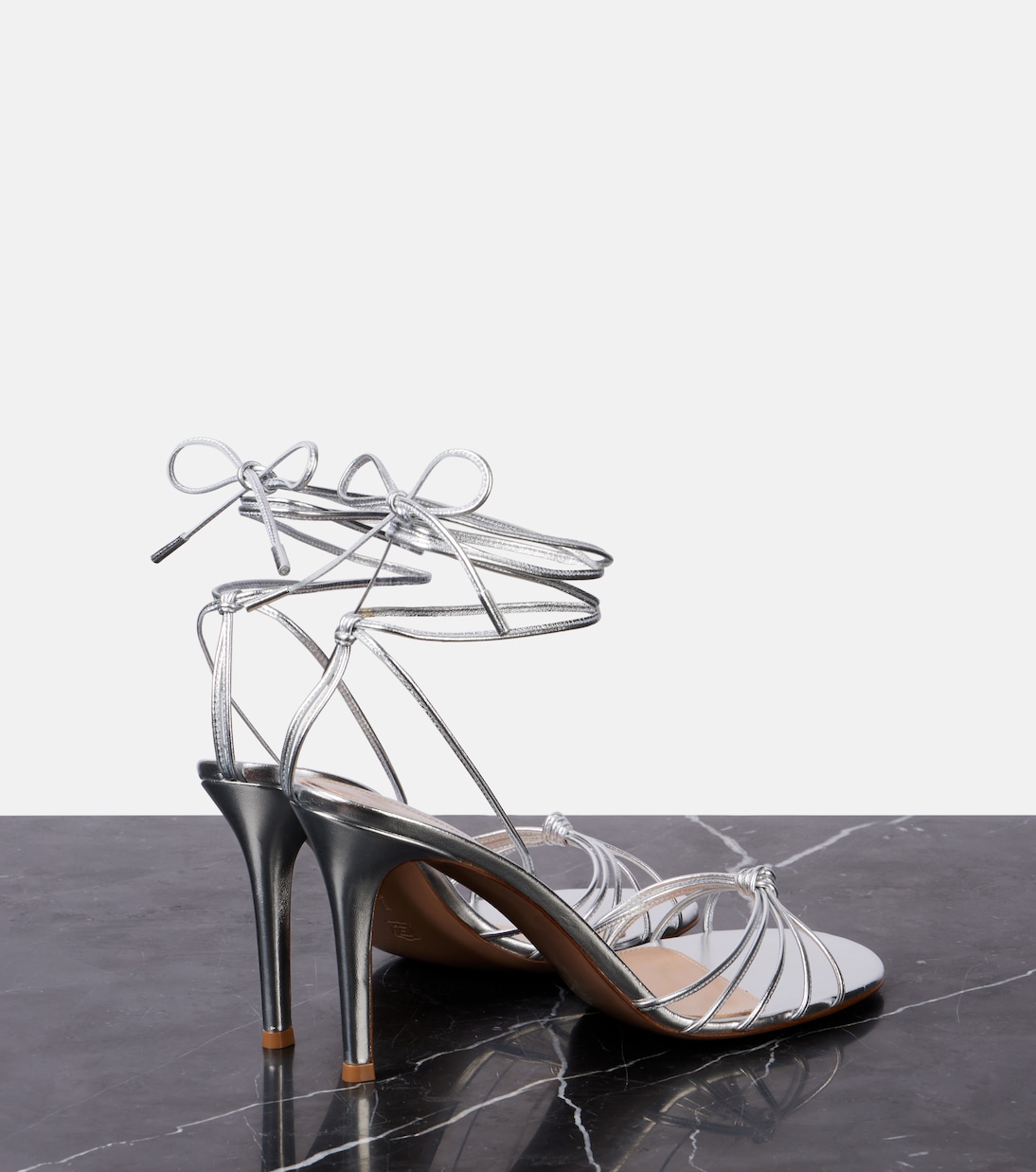 Металлизированные кожаные сандалии Gianvito Rossi, серебряный — фото 2