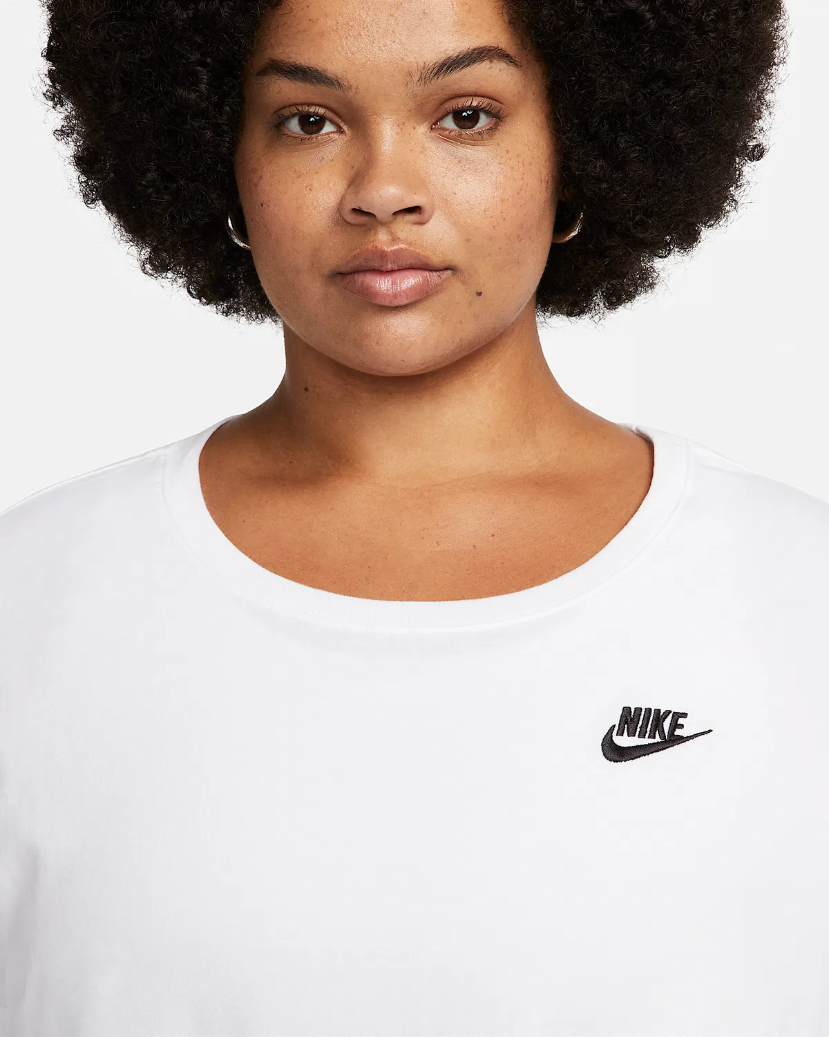 Женская футболка (большие размеры) Nike Sportswear Club Essentials, White/Black — фото 4