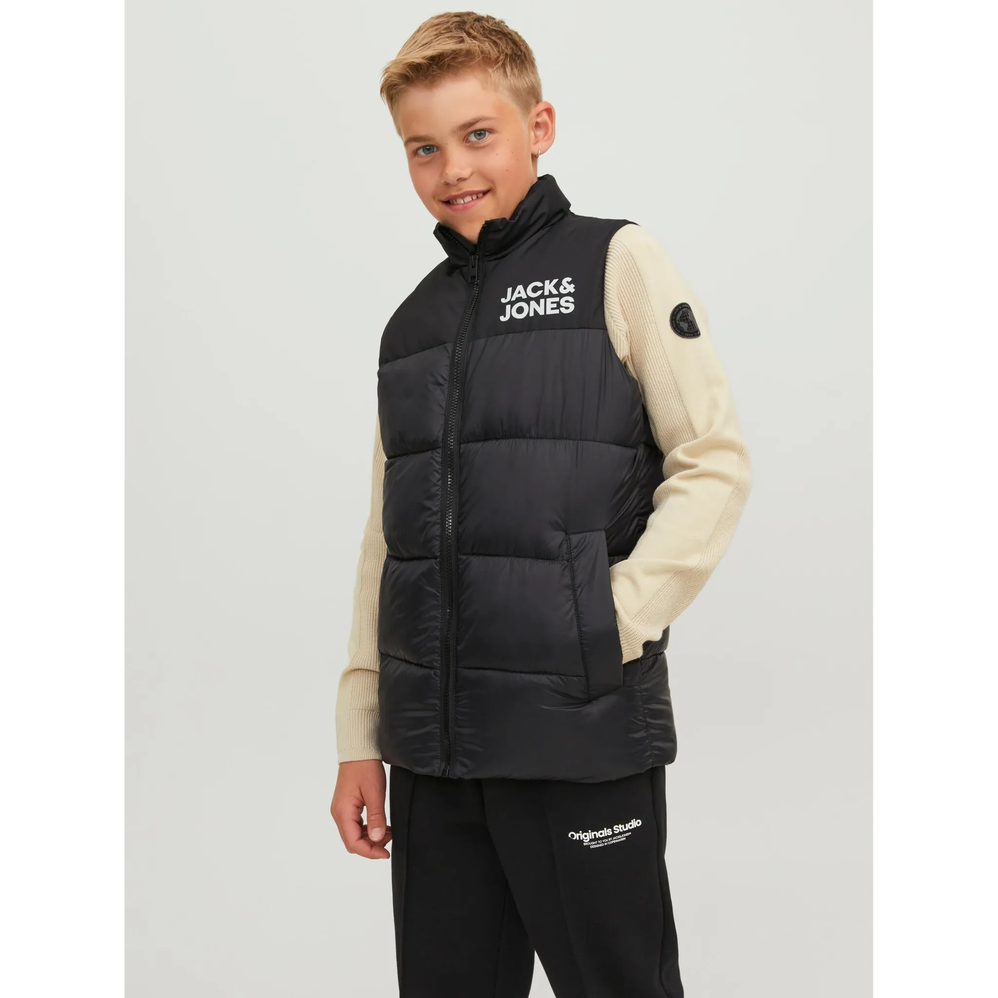 

Короткий жилет Jack & Jones Junior «JJETOBY BODYWARMER COLLAR», цвет black print