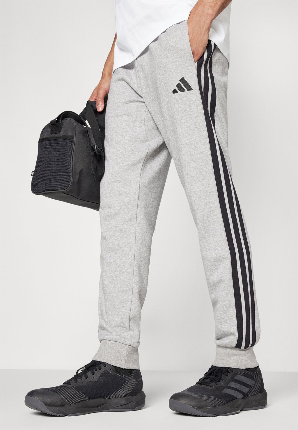 Спортивные брюки ESSENTIAL THREE STRIPES adidas Sportswear, серый — фото 4