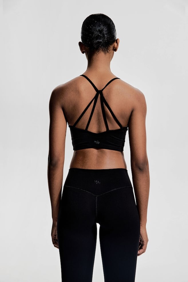 

Спортивный бюстгальтер из материала softmove легкая поддержка H&M, черный