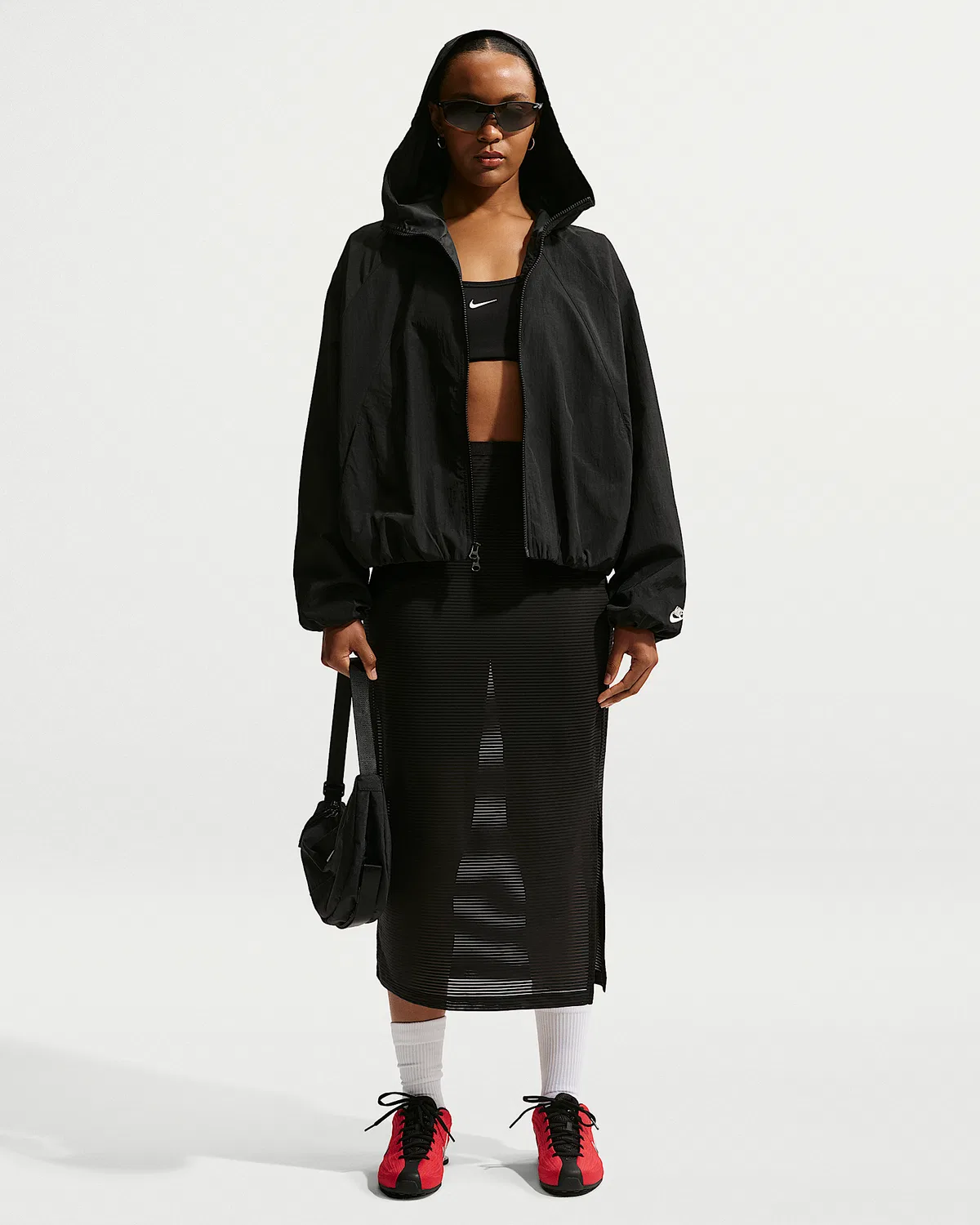 Женская оверсайз куртка с капюшоном Nike Sportswear, Black/Chalk — фото 4