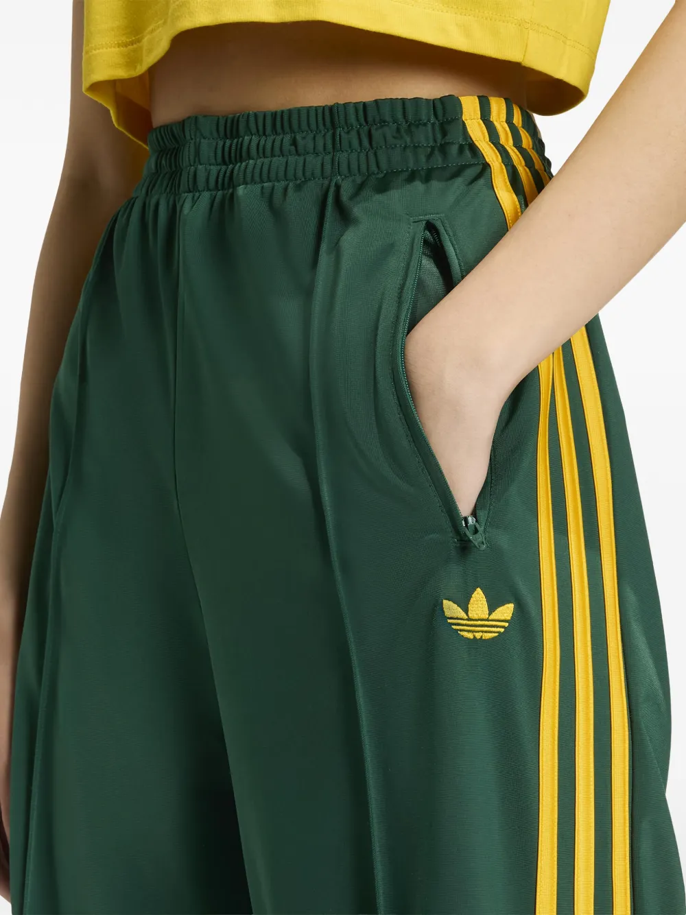 Свободные спортивные брюки в полоску Adidas, зеленый — фото 3