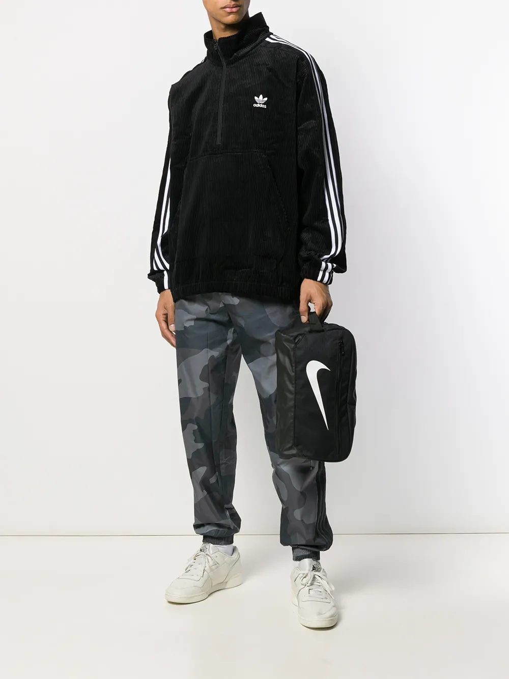 Спортивные брюки с камуфляжным принтом adidas, серый — фото 2