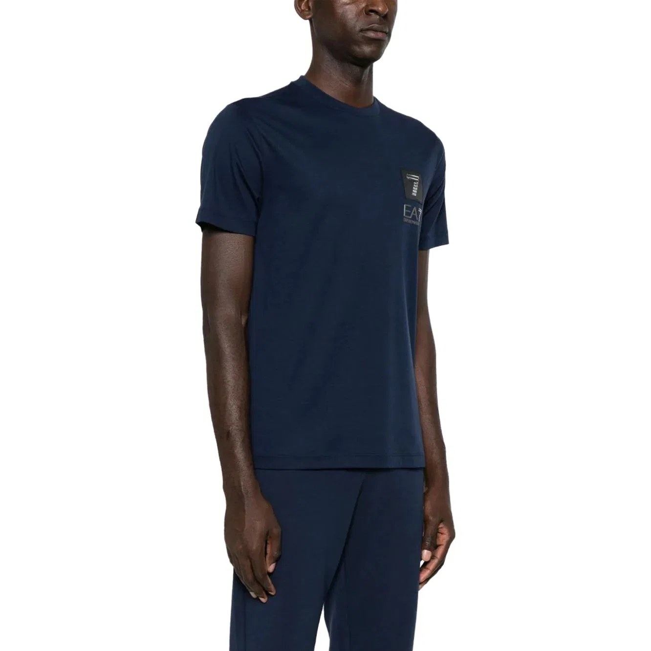 Футболка с вышивкой логотипа хлопковая Emporio Armani синяя — фото 4