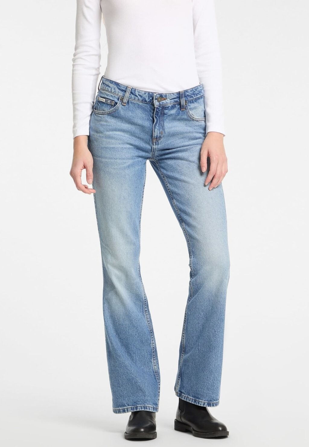 

Джинсы Bootcut Guess Jeans, светло-голубой деним