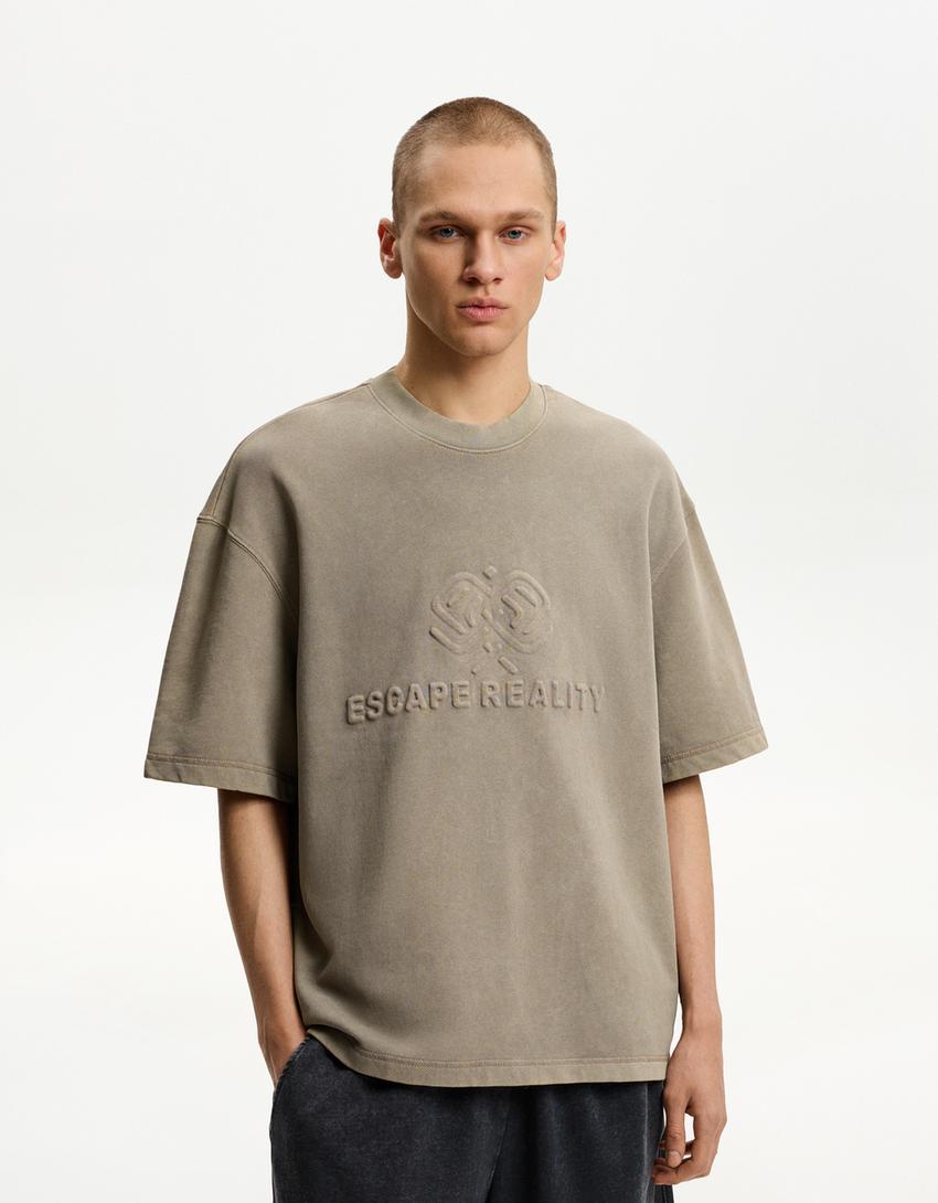 

Футболка с короткими рукавами из плюша с вышивкой Bershka, коричневый