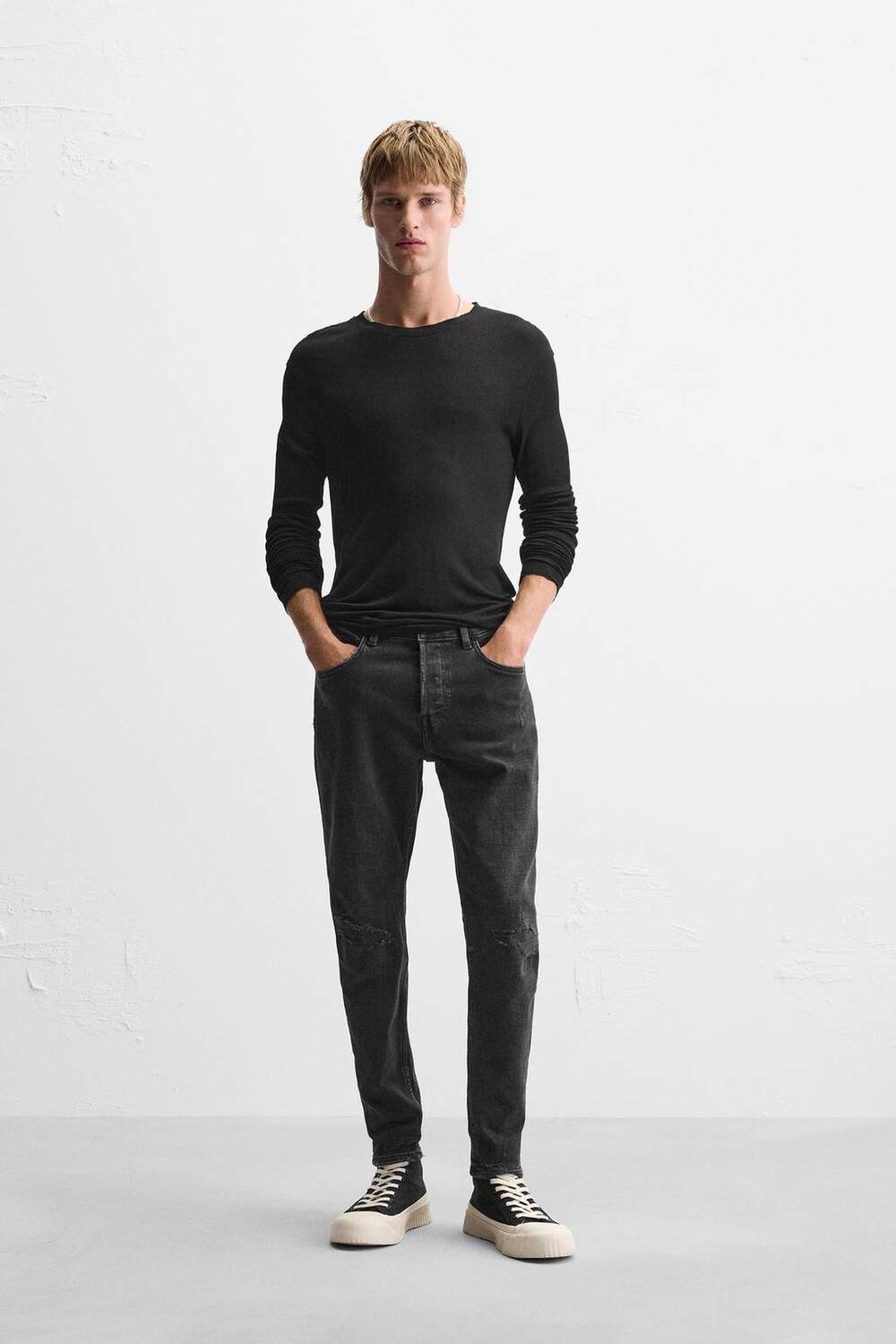 

Узкие джинсы с рваными узкими кроем ZARA, черный