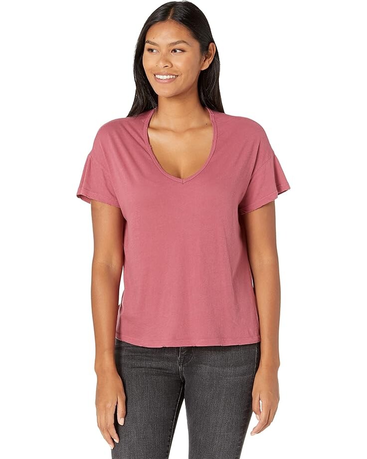 

Футболка Wildfox Chrissy V-Neck Tee in Cotton Jersey, цвет Pigment Dry Rose
