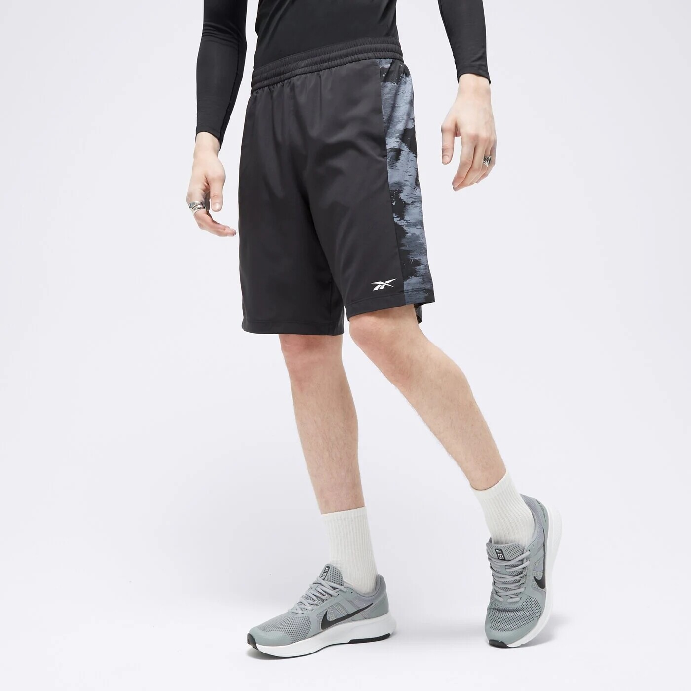 

Шорты Reebok камуфляжные, черный
