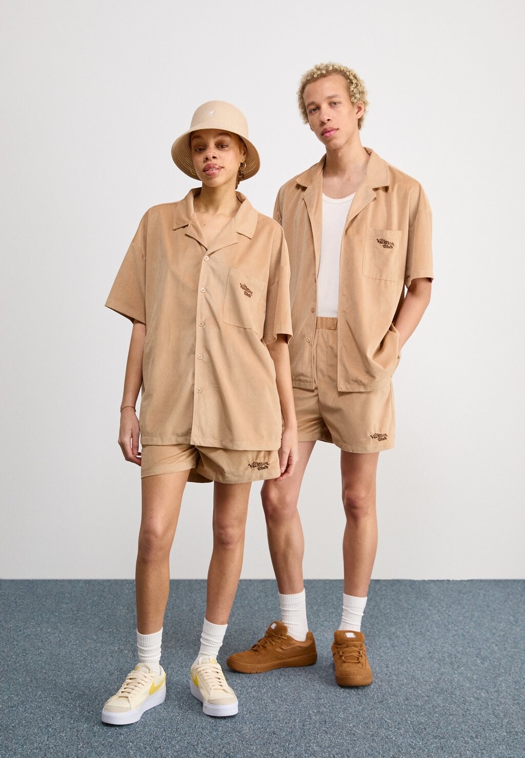 

Рубашка-блузка UNISEX On Vacation, бежевый
